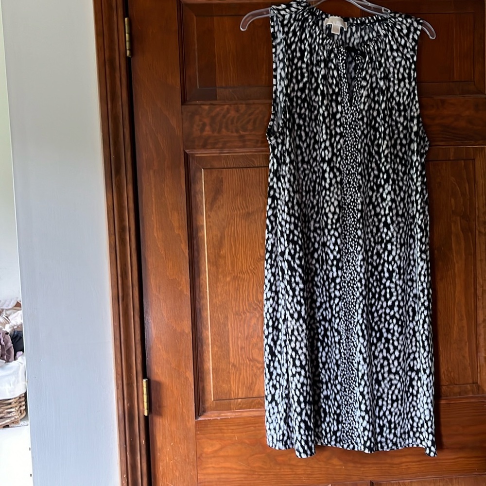 Michael Kors sleeveless dress. Black and white knit fabric size xl